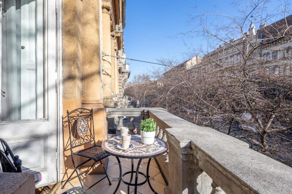Jozsef-Corvin Central Budapest Bagian luar foto