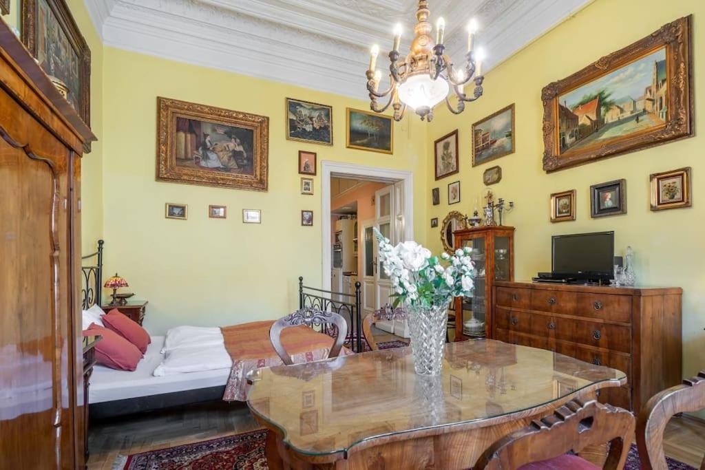 Jozsef-Corvin Central Budapest Bagian luar foto