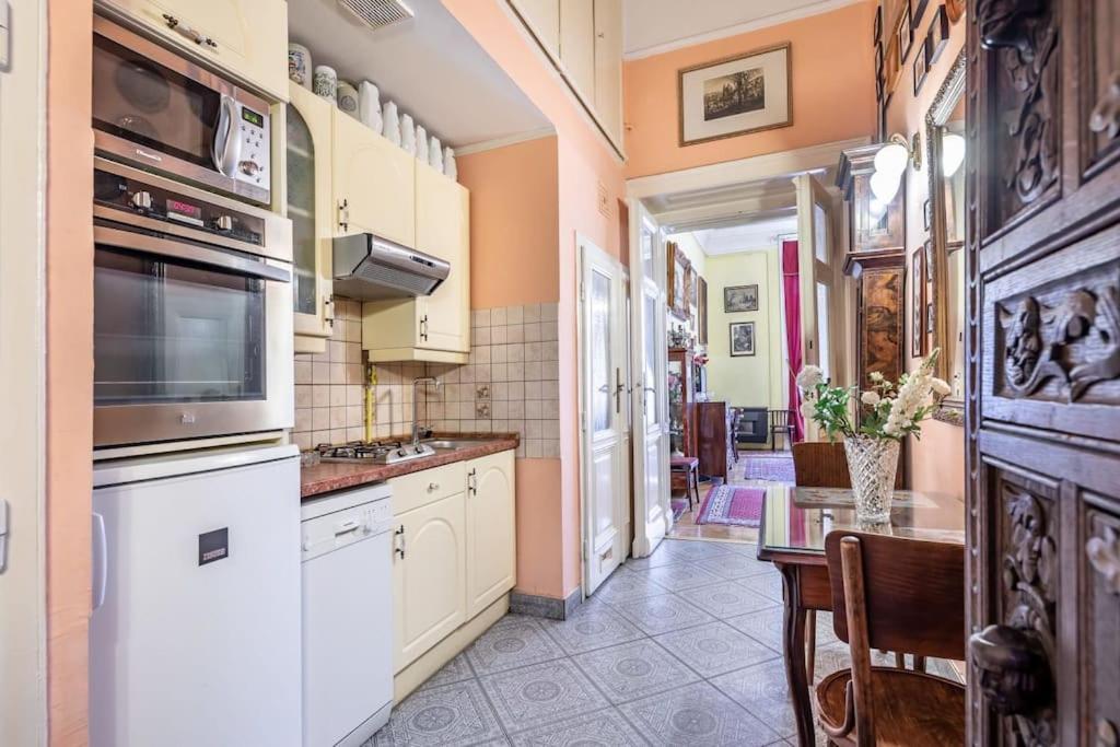 Jozsef-Corvin Central Budapest Bagian luar foto